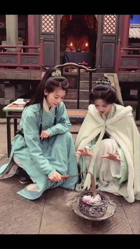 笑不活了，又是借位，又是大舌头的，咱能不能把舌头捋直了再说话