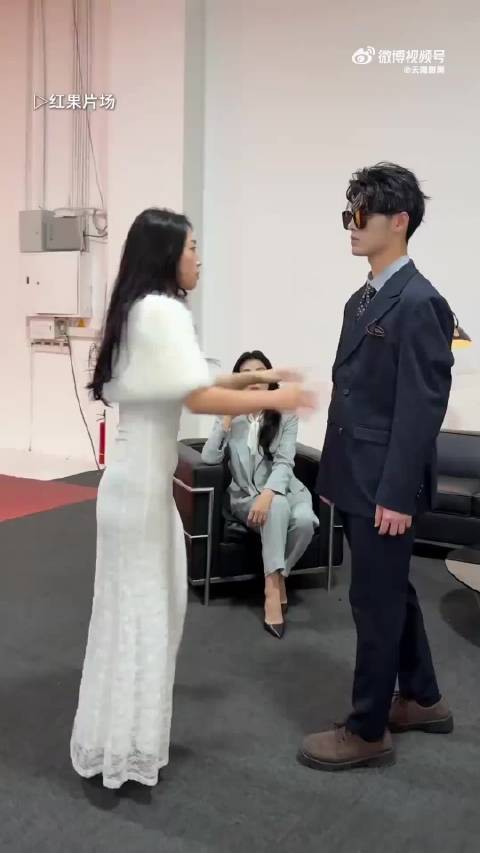 刘涛春晚劝架金句成家庭聚会救场神器