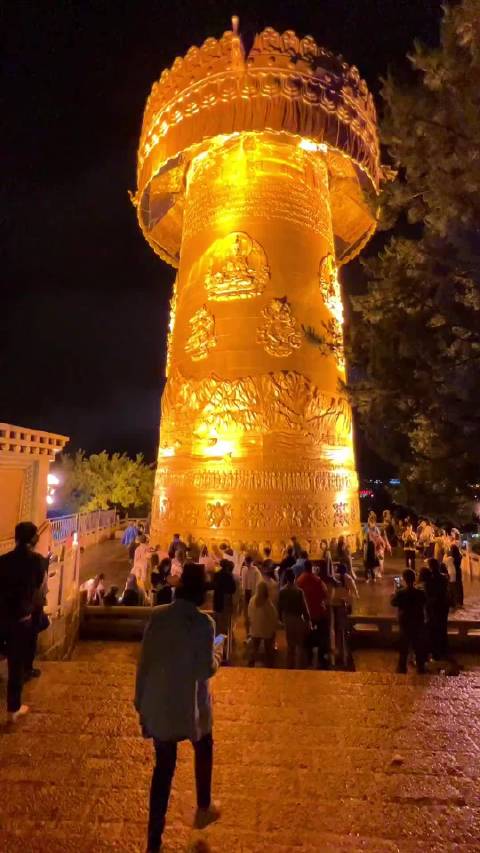 弘一法师惜福修行与秦钟挥霍福报对比