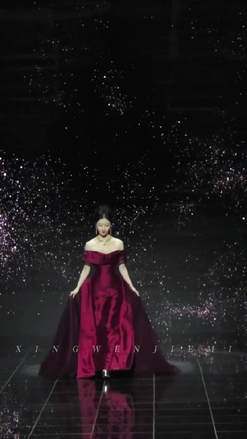 景甜白到发光了 景甜微博之夜红毯