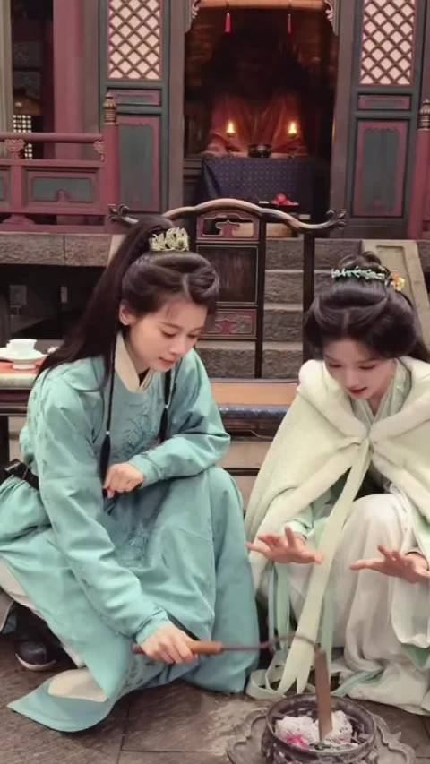 有没有人管管卢昱晓赵昭仪啊，俩人合拍ai弱智抽象小视频跟真的似的