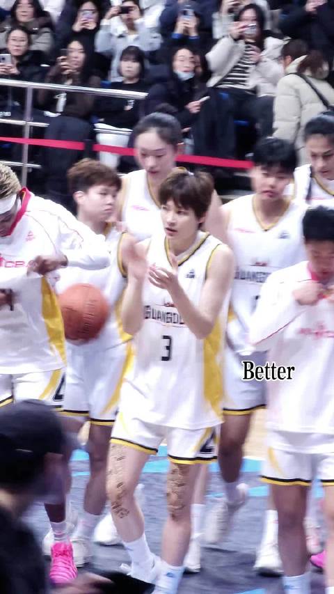 杨力维新年帅气亮相引关注