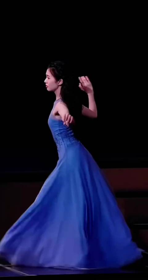 刘浩存北舞双料第一，春晚高难度动作获评教科书