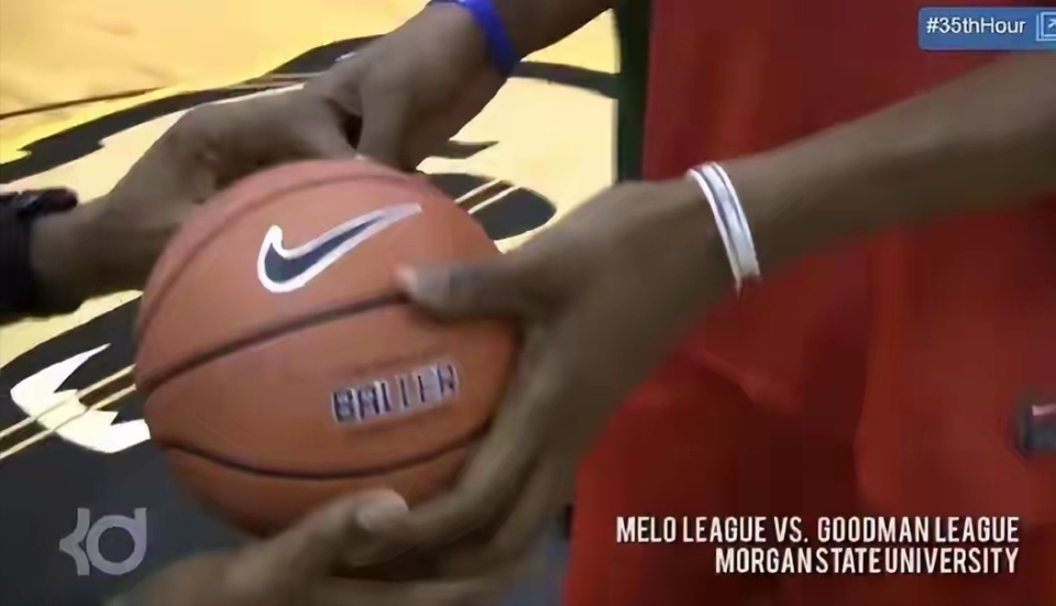 伦纳德手掌长度再次爆火，比杜兰特还要大的多，简直是如来神掌