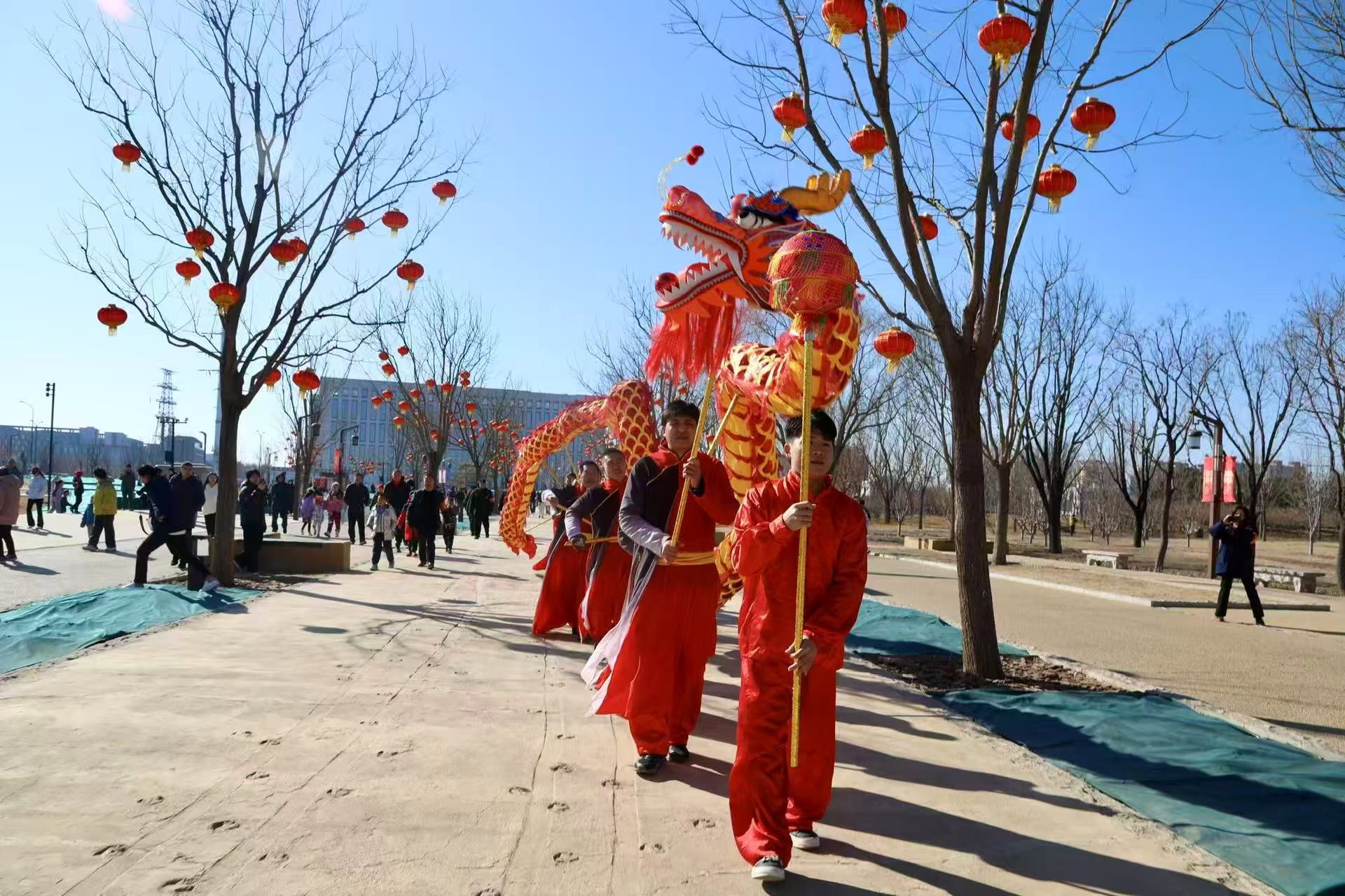 大年初一，路縣故城遺址公園舉行舞龍舞獅活動。路縣故城遺址公園供圖