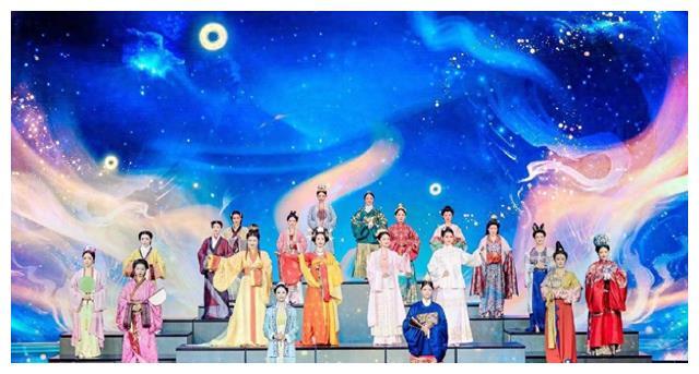春晚四美爆火出圈！全员穿汉服骄傲秀中国文化，高颜值美成画中仙