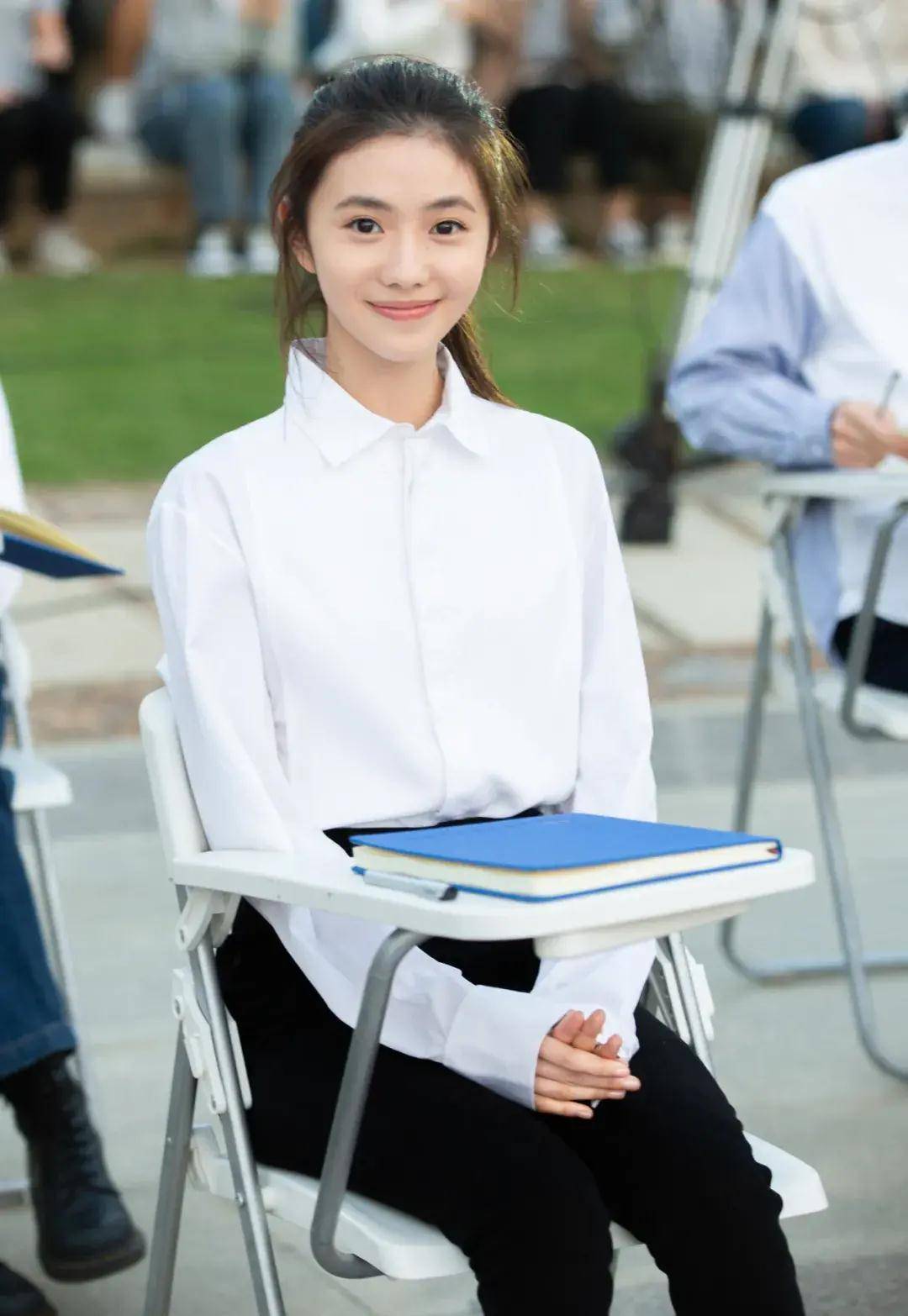 演员刘浩存 每一次的努力和认真,都要留给有意义的人和事_电影_张艺谋_减肥