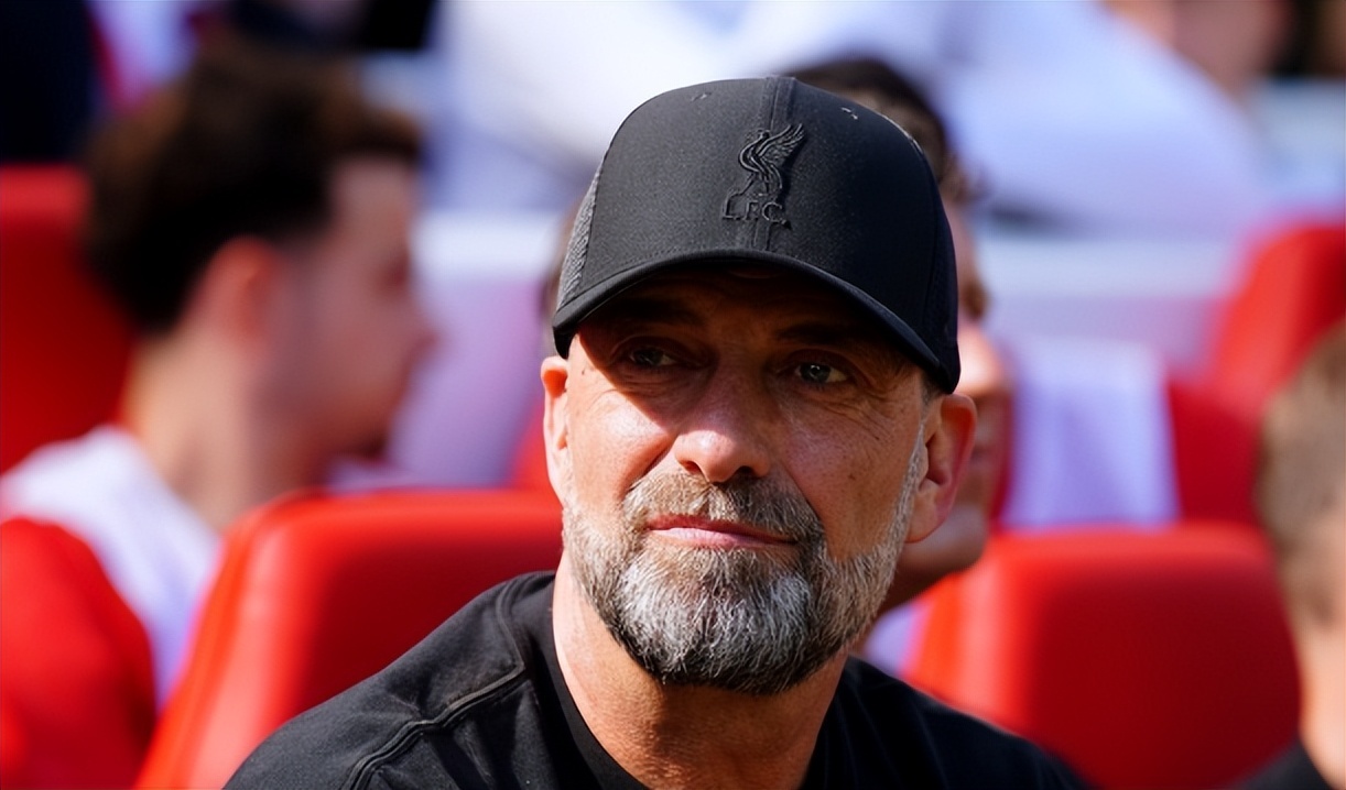 曼联阵容大变革,夏窗两大重磅引援目标浮现,都是豪门中场巨星