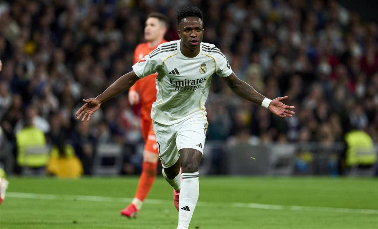 4-1横扫!维尼修斯点射双响,阿诺德复出送助攻,皇马火力全开