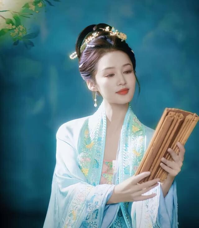 这次春晚中的李沁