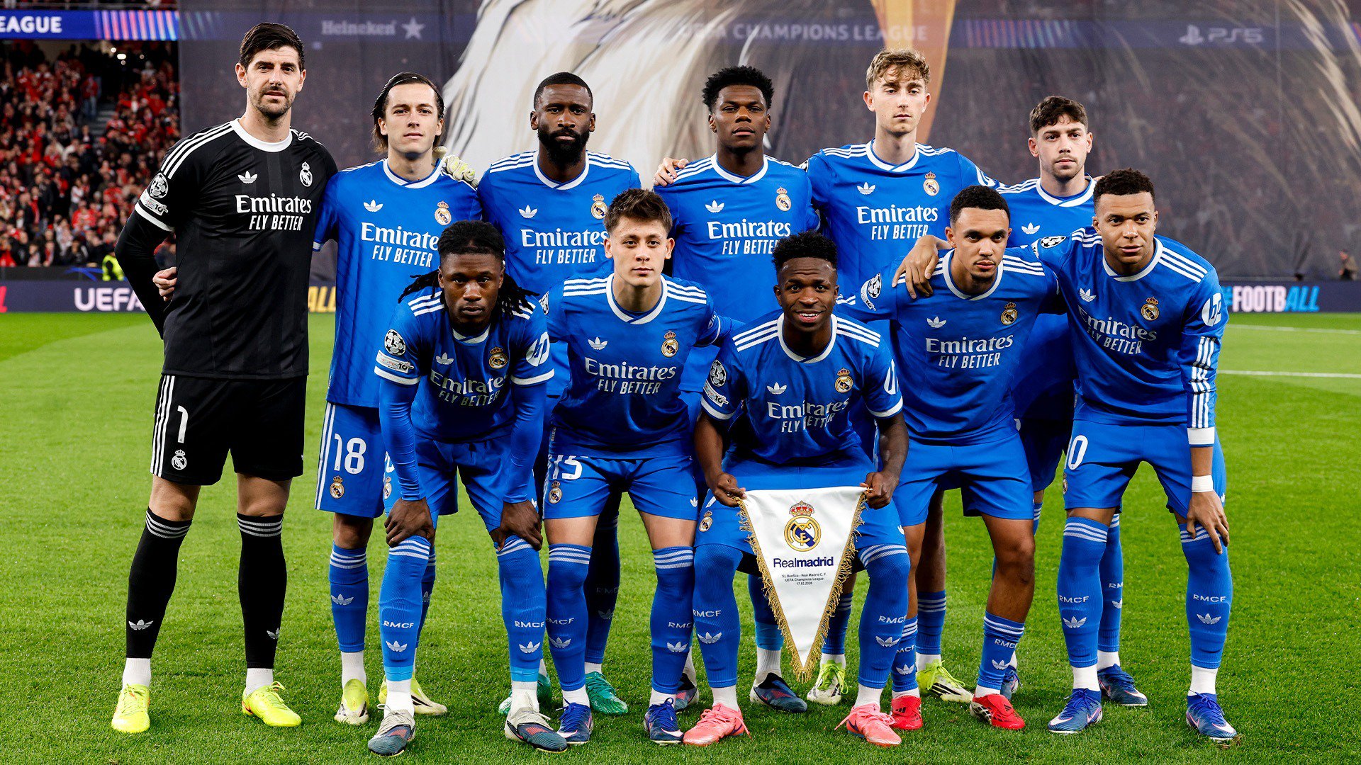 欧冠:皇马1-0本菲卡,抢占先机,维尼修斯制胜球,穆里尼奥染红