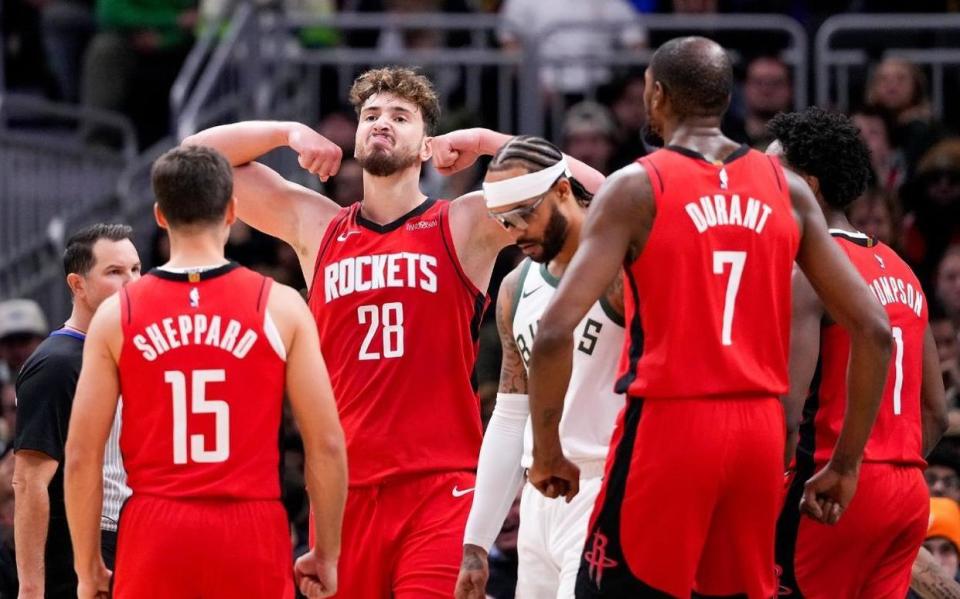 2场29分钟，砍8板5盖帽！火箭第3中锋不逊亚当斯，可适配2套战术