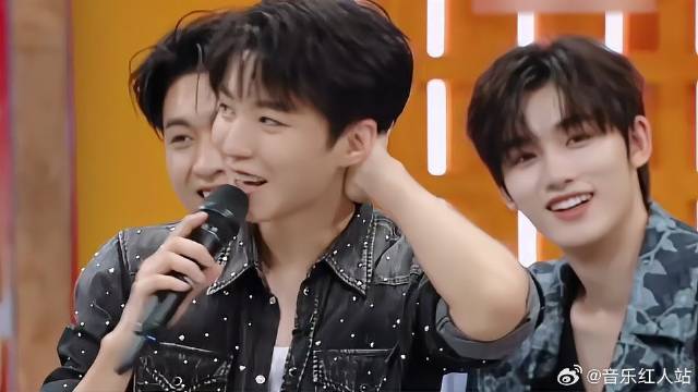 盯哥狂魔！丁程鑫眼睛全程在王俊凯身上，被磕到了