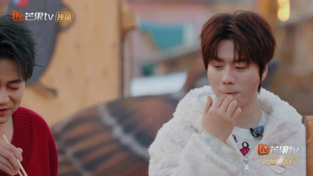 苏醒忽悠朋友吃黑暗料理全程未动筷