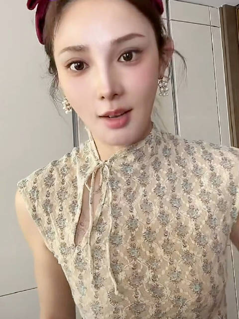 新年彭小苒直播很接地气，和漂亮小姐姐聊天给你一整年的好心情！