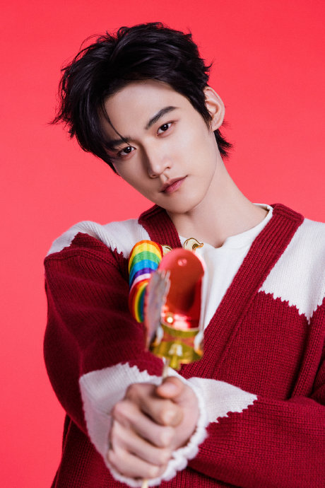 新华社等官方媒体为何会引用并传播周柯宇的2026年马年祝福？