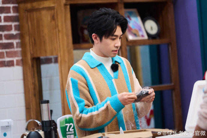 除了这次翻车，俞灏明在《快乐老友记》里还展示过哪些厨艺或生活技能？