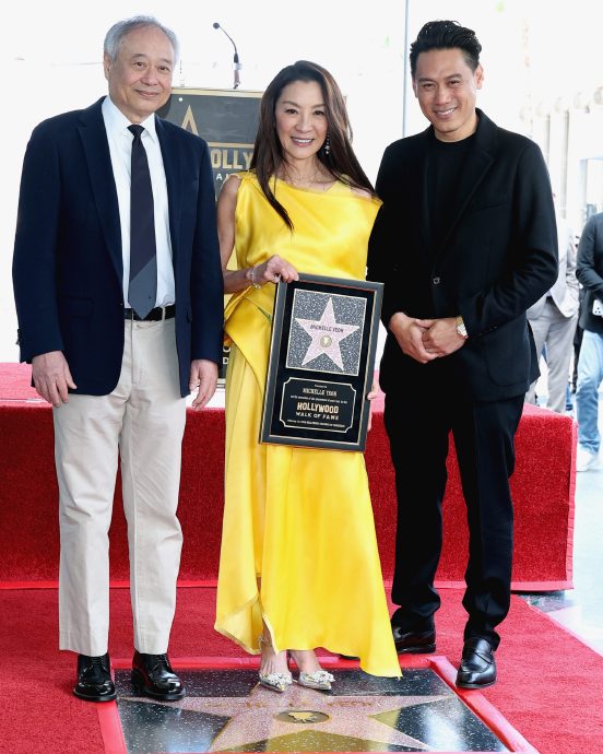 有哪些知名电影人出席了杨紫琼的好莱坞星光大道授星仪式？