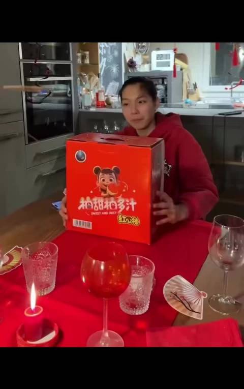 庄宇珊分享意大利春节经历,获赠大礼