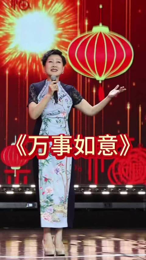 张凯丽穿旗袍亮相北京台春晚展现曼妙身材