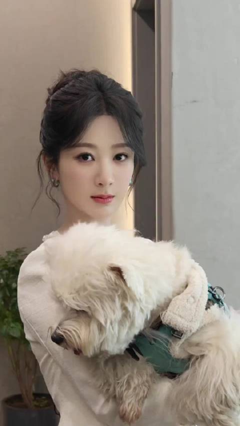 杨紫《国色芳华》热播口碑收视双丰收，待播剧角色引期待