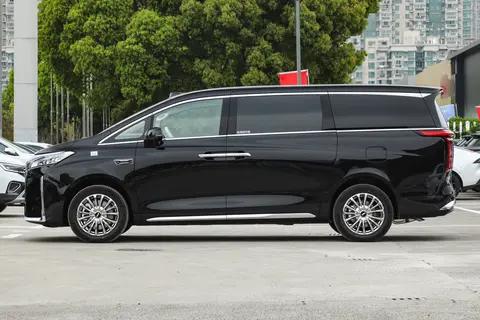 2025款四驱高山8:家庭与商务场景的全能选手，重新定义豪华MPV