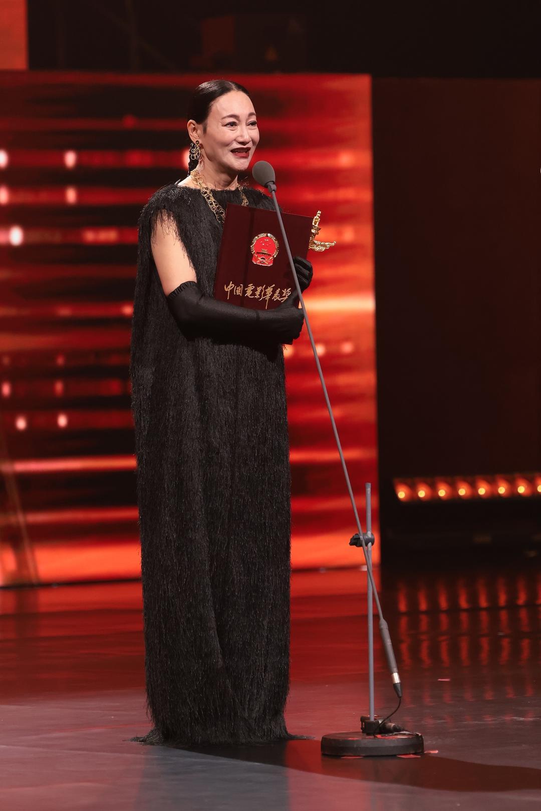 我是65岁不是56岁:惠英红承认获奖太激动而说错年龄