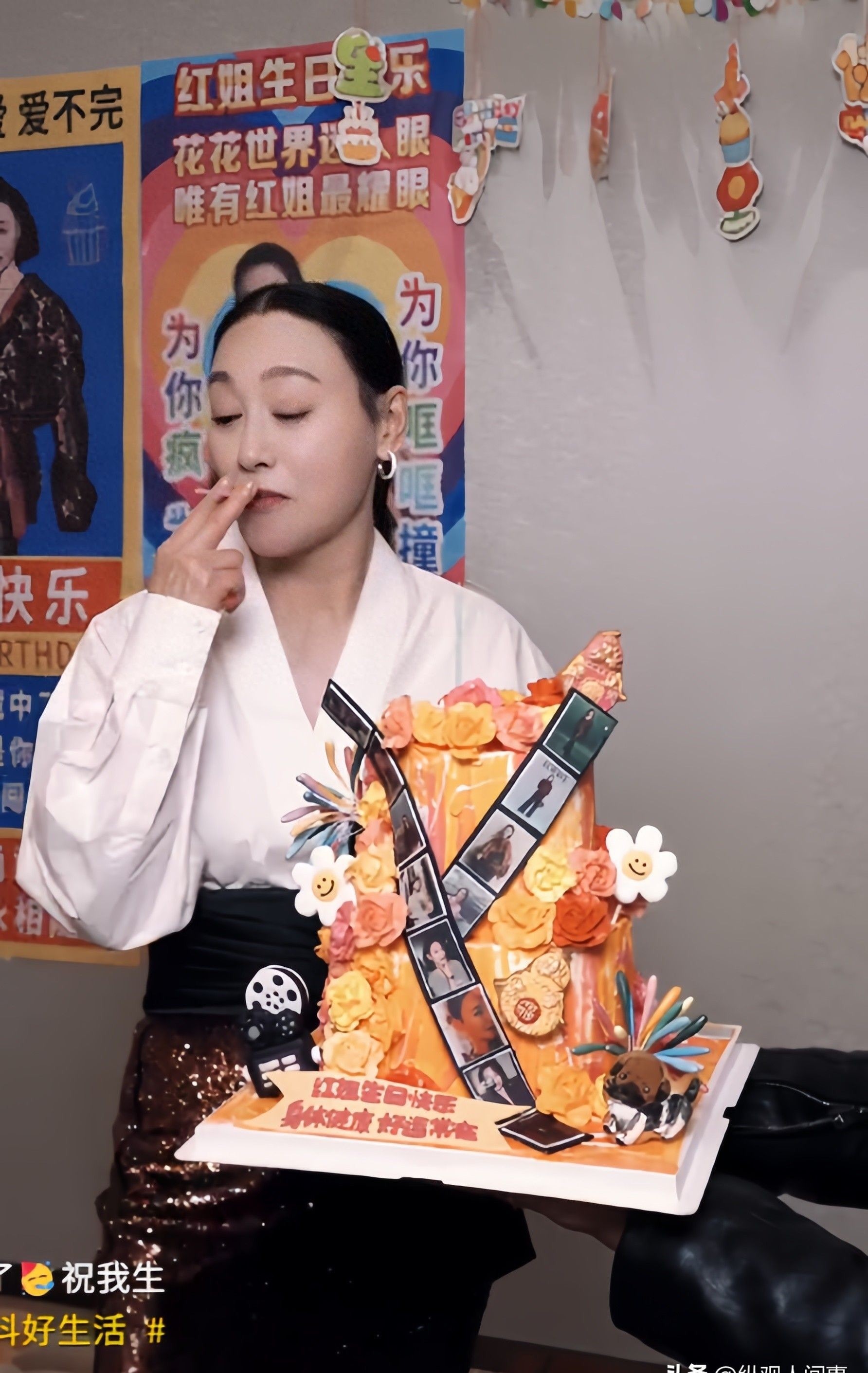 点烟式插蜡烛，对着镜头翻白眼，66岁老戏骨的庆生视频，有点过了