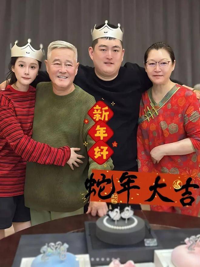 赵本山退圈12年后，28岁龙凤胎儿女都很争气，让父母欣慰！