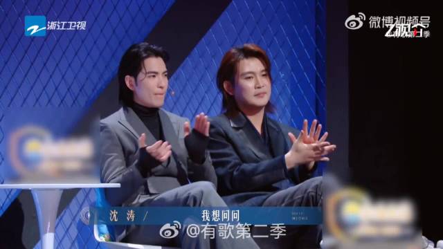 白小白点评双语版《搀扶》称虽然听不懂但真的好