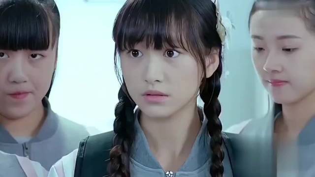 女孩穿洛丽塔衣服被欺负 ，不料最后惊艳所有人