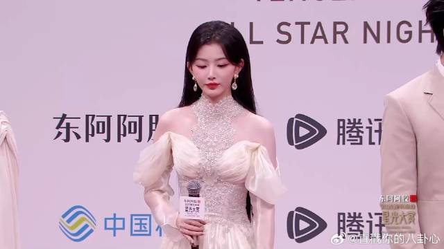 本以为张艺凡气质够绝，下秒镜头给到孔雪儿，内娱公主