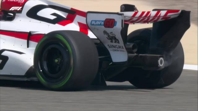 F1赛车漂移 使用半雨胎的奥康展现了高超的驾驶技术