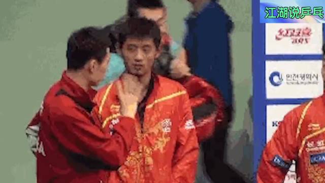 盘点国乒喜剧人许昕搞笑名场面:被刘国梁怼、被秦志戬怼国乒都是喜剧人吧