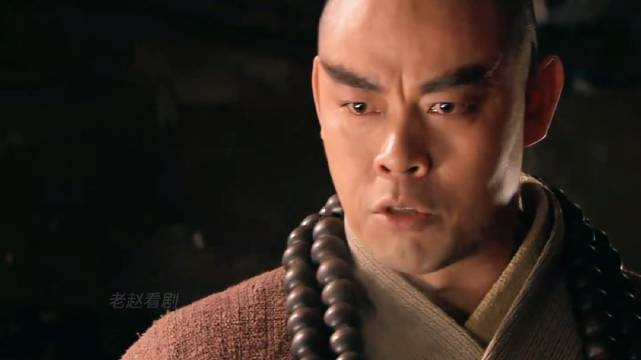 林冲一生最悲凉的时刻，被官差暗害又遭洪教头嘲讽