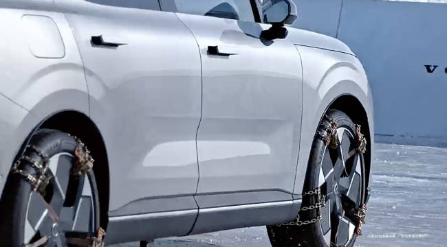 沃尔沃总裁零下20度亲测XC70安全，硼钢车身抗6.5吨冰壶三次撞击