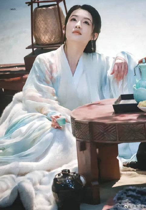 李沁的“沉鱼”之美在现实中是如何体现其“无龄感”状态的？