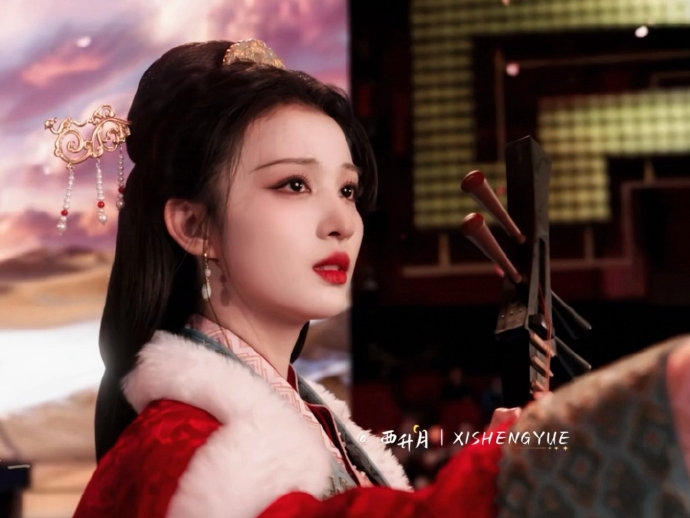 王楚然李沁同框，谁是“沉鱼”谁是“落雁”？