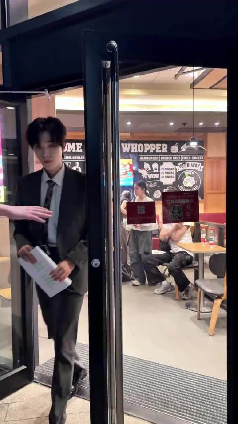 吴添豪自诩博爱男，张珊谭盐盐等女星被点名
