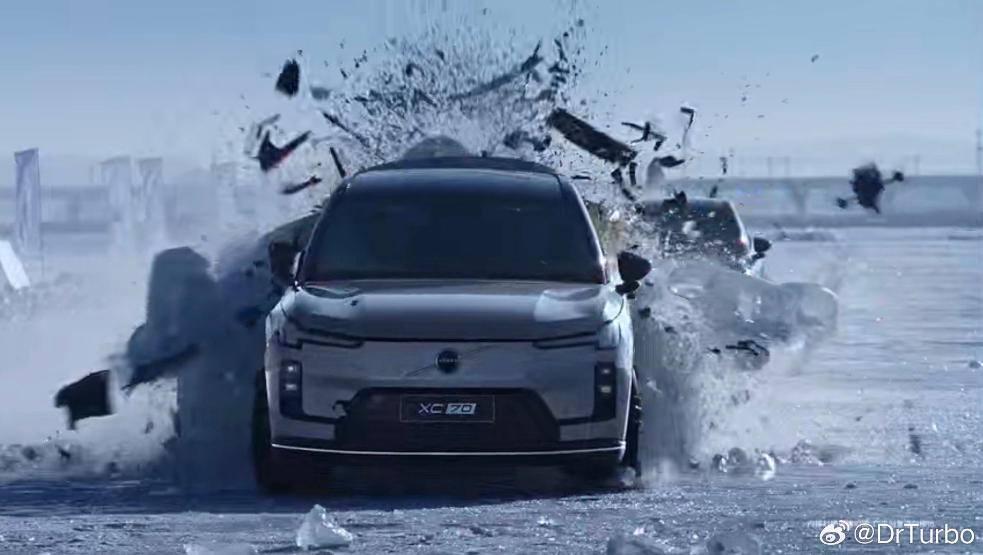 沃尔沃XC70零下30℃硬抗5吨冰壶冲击