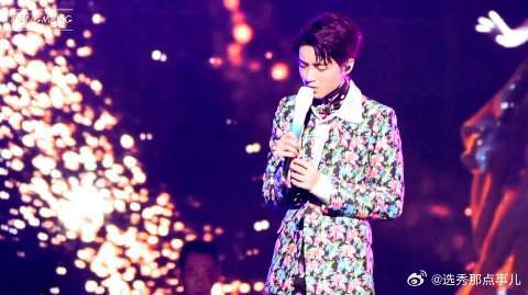 王俊凯现场演唱陈奕迅经典《十年》不愧是华语音乐未来的希望