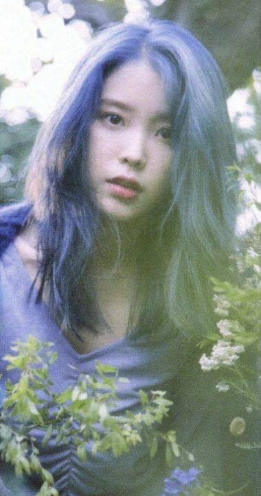 宋轶腰好细,一袭蓝色吊带长裙仙气十足,满满都是高级感