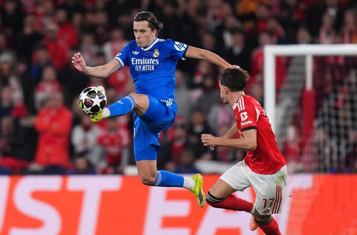 失利人少!穆里尼奥被罚下、皇马1-0险胜本菲卡,一度停歇,维尼修斯建功了_比赛_主裁判_球员