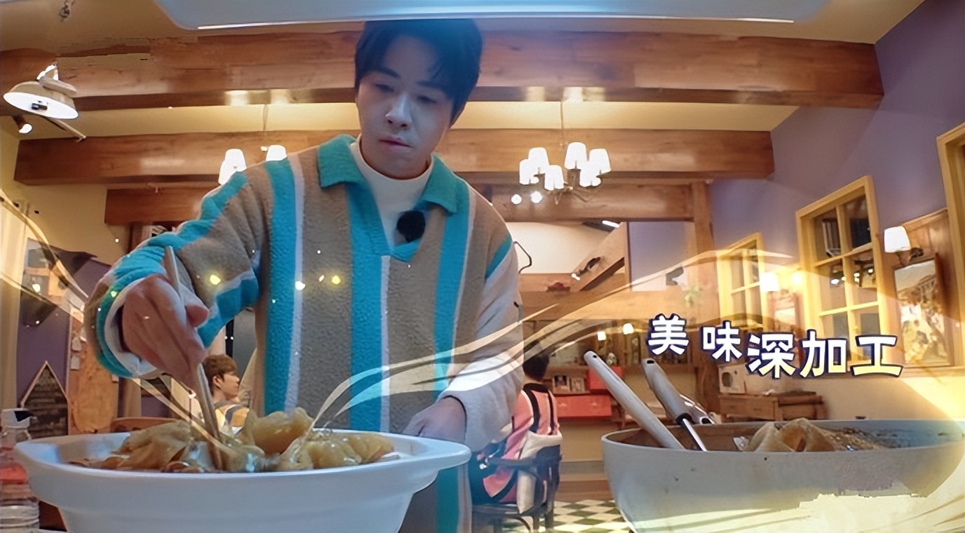 《快乐老友记》从品咖啡到新年愿望，苏醒点评王栎鑫既准又“狠”