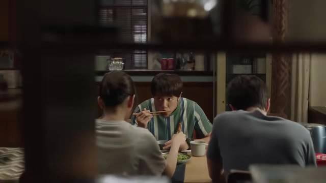 三十而已：亲哥的鱼室有行军床，弟弟秒懂不对，哥嫂有情况