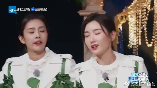 毛晓彤人设立住了，一人代表两个队，周深在旁神补刀