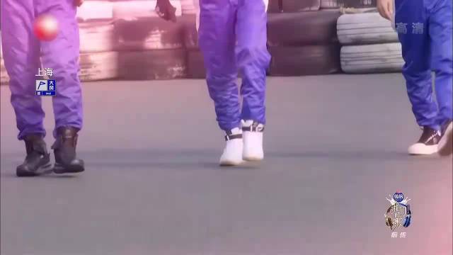 周深又来玩赛车，横冲直撞，赛车玩出碰碰车感觉