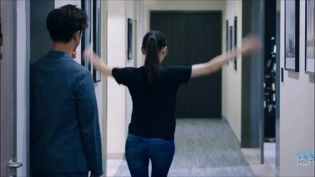 张天爱性感牛仔裤