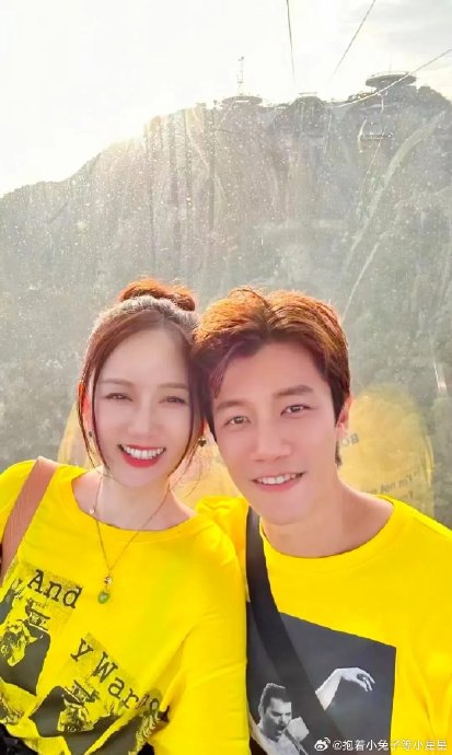 陈乔恩婚后的社交生活与婚前自称无朋友圈的状态相比，有哪些变化？