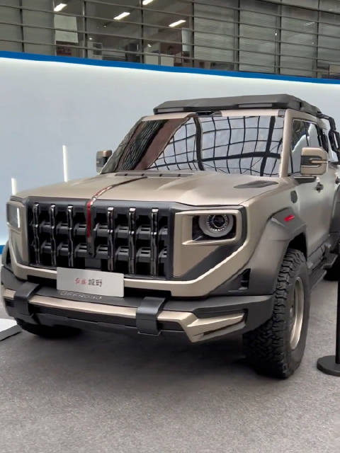 近距离感受一下红旗硬派越野的魅力！